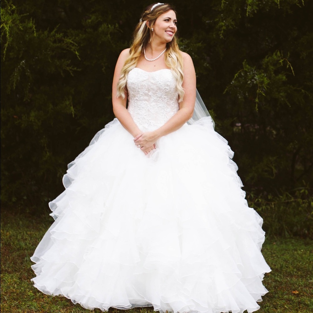 Wedding Dress Unaltered, Cleaned, GREAT condition